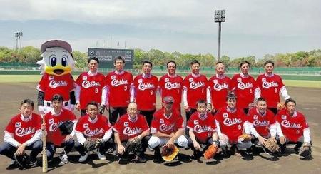 福浦（下中央）と高校時代の仲間たち