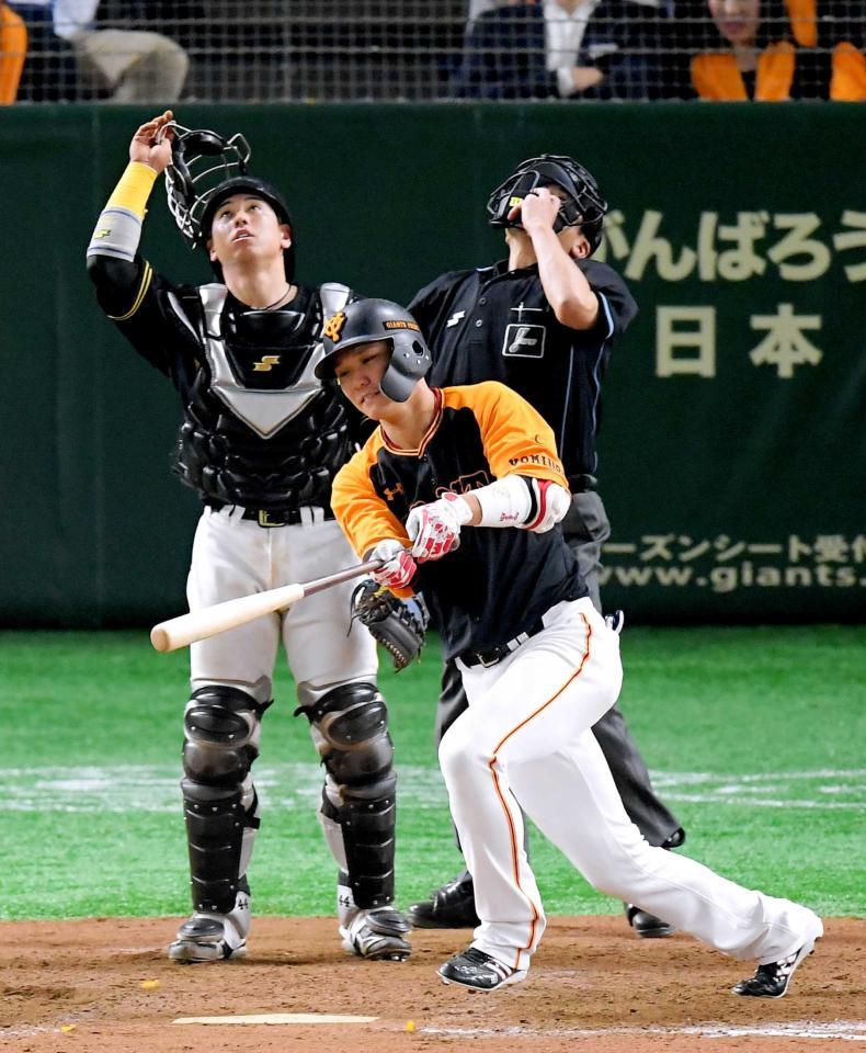 　９回、二飛に倒れ、無安打に終わった坂本勇（撮影・堀内翔）