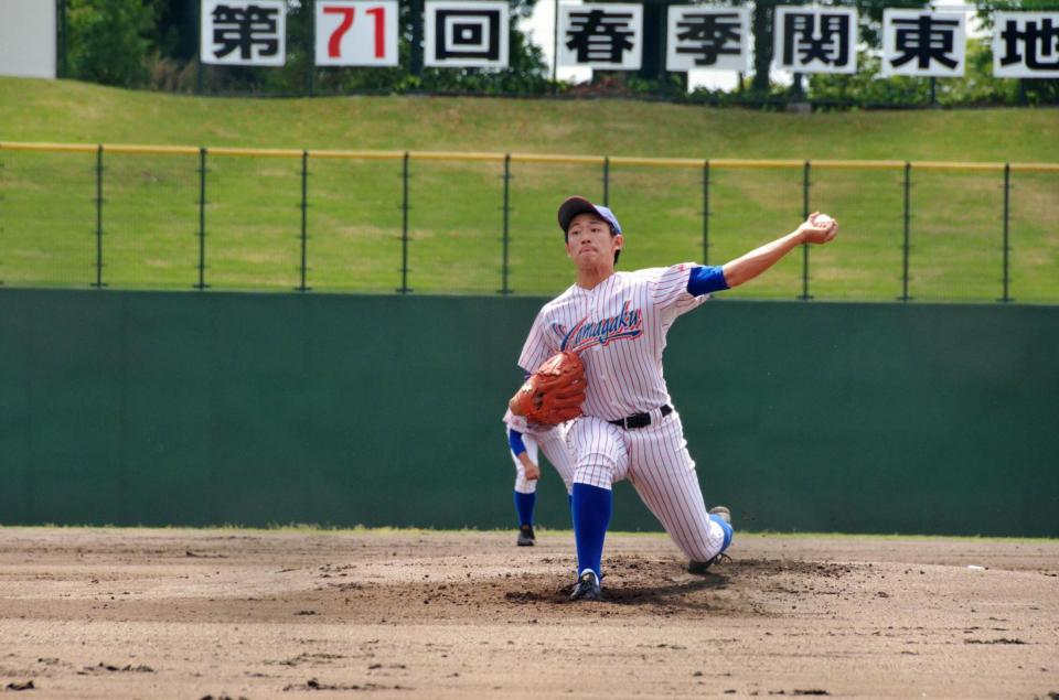 東海大相模相手に力投した山村学園・和田