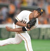 力投する巨人・メルセデス＝東京ドーム（撮影・金田祐二）