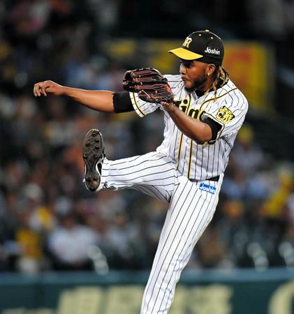 ９回を無失点に抑える阪神　ラファエル・ドリス＝甲子園（撮影・田中太一）