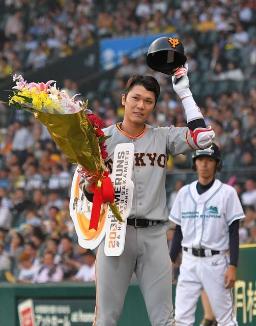 坂本勇人選手ビジターユニフォーム＋200本塁打達成記念ゴールドプレート