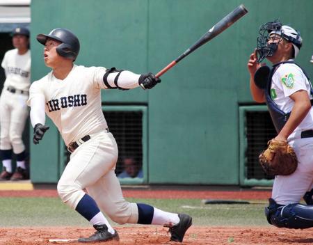 　２回、満塁本塁打を放つ広島商・山路