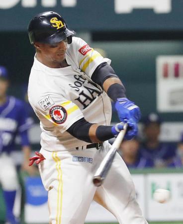 　８回、グラシアルが中前に決勝の２点打を放つ