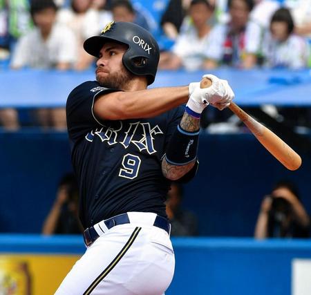 ３回オリックス１死一、三塁、左越えに逆転３ランを放つオリックス　ステフェン・ロメロ＝神宮（撮影・出月俊成）