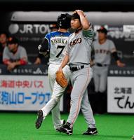 ７回、同点に追いつかれた巨人・高木京介＝札幌ドーム（撮影・出月俊成）