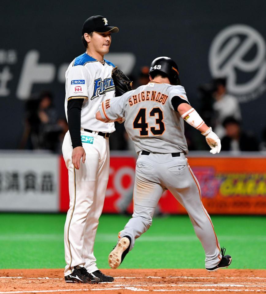 巨人 暴投で一気に２点先制 有原の１５４キロが球審のマスク直撃のハプニング 野球 デイリースポーツ Online