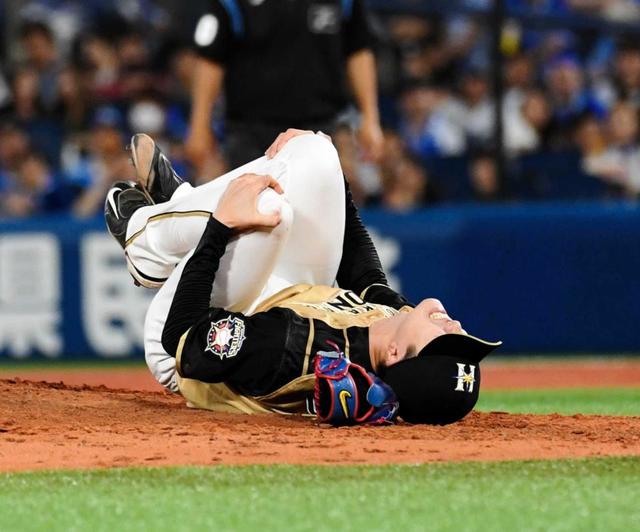 日本ハム・上沢が苦悶、退場　打球が左膝直撃…救急搬送　軽症祈る栗山監督