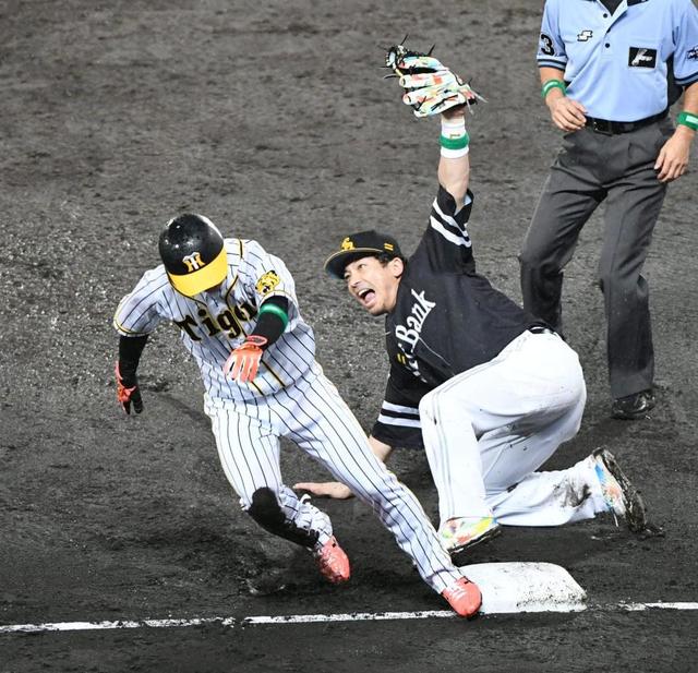【写真】ソフトバンク・松田がタッチ　必死のアピール…でもボールは持ってない