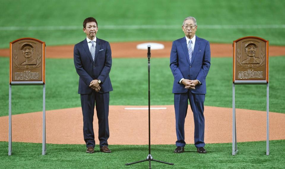 　プロ野球殿堂入り表彰された立浪氏（左）と権藤氏