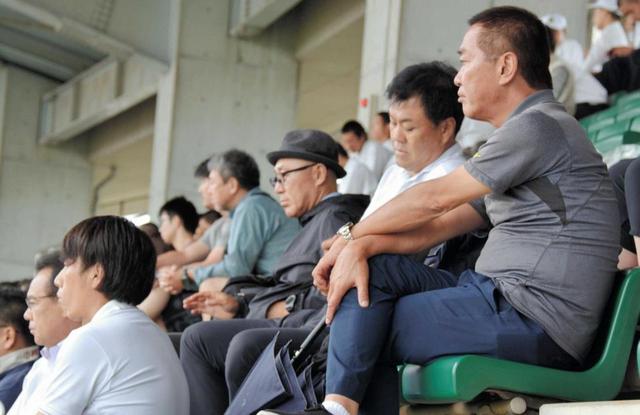 創志学園・西に１２球団集結！！　虎は６人態勢で「１位候補」視察