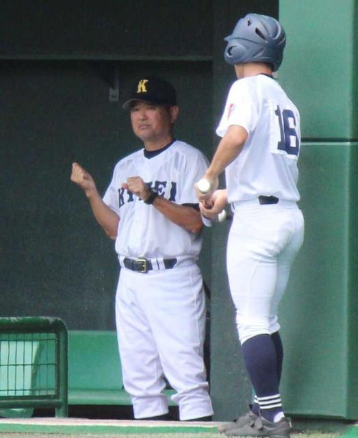 享栄・大藤監督ガチガチ９年ぶり夏采配　コールド発進も「緊張で手が震えた」