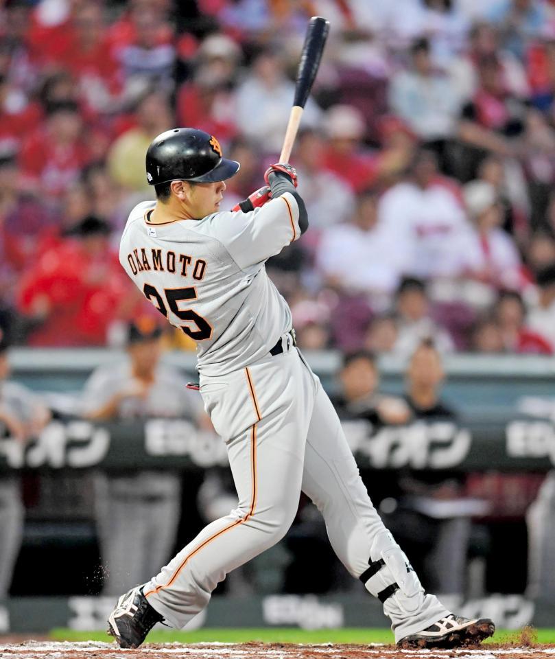 ３回、ソロを放つ岡本（撮影・飯室逸平）