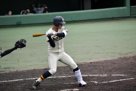 先制３ランを含む３安打５打点の創志学園・西