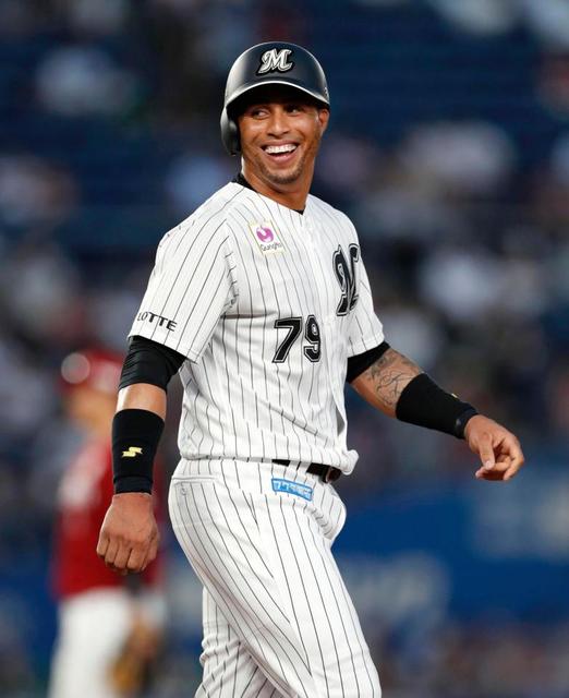 ロッテ新入団のマーティンが会見即スタメン 第1打席は四球/野球