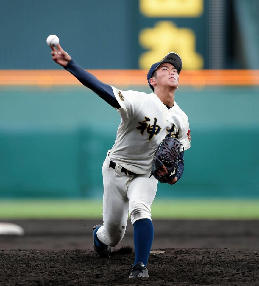 力投する先発投手の神村学園・田中瞬太朗＝甲子園（撮影・中田匡峻）