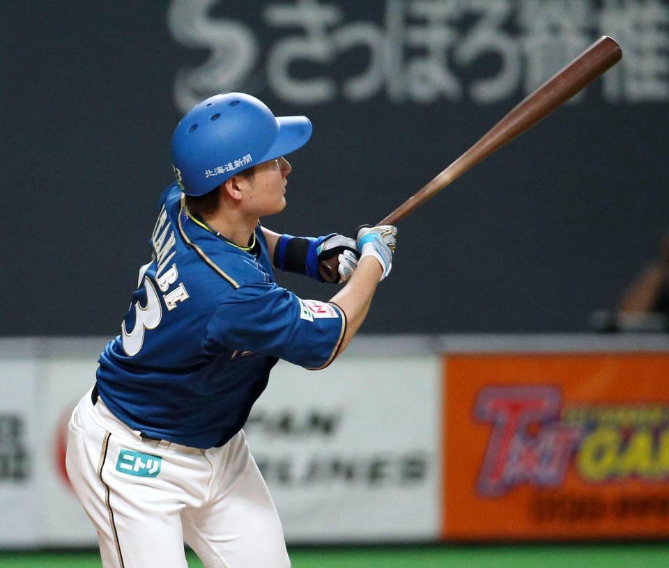 ２回日本ハム無死、渡辺が左越えに本塁打を放つ＝札幌ドーム