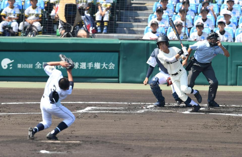 顔面に打球の岡山学芸館 丹羽は左顔面骨骨折と発表 球場に戻りベンチへ 野球 デイリースポーツ Online