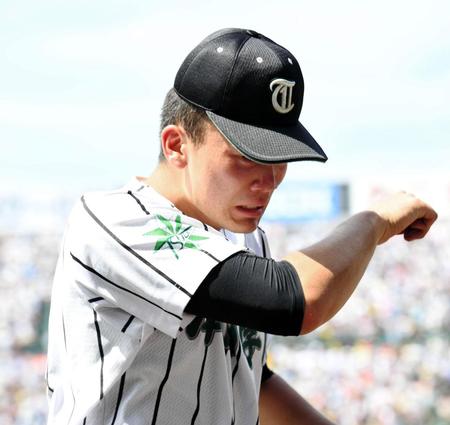 　最後の夏を終え、涙を流す津田学園・前