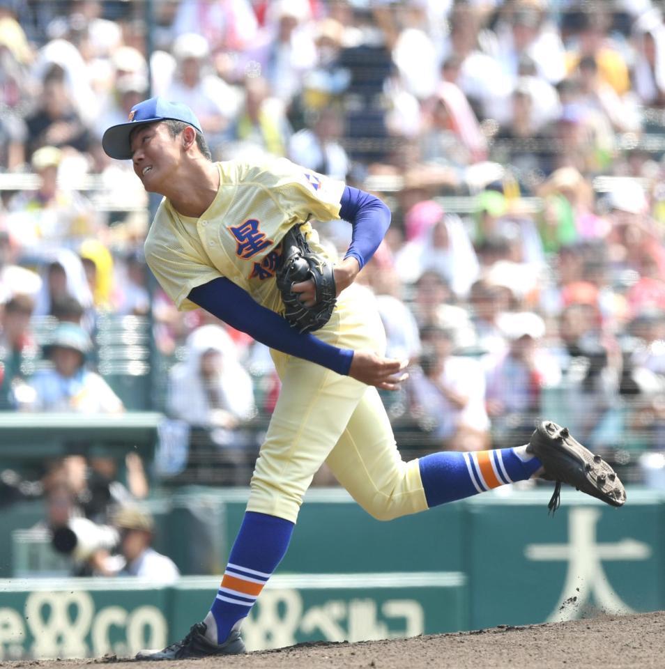 先発し力投する星稜・奥川＝甲子園（撮影・山口登）