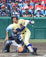 　７回、右翼線に２点二塁打を放つ奥川