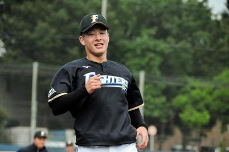 千葉・鎌ケ谷の２軍施設で調整する吉田輝