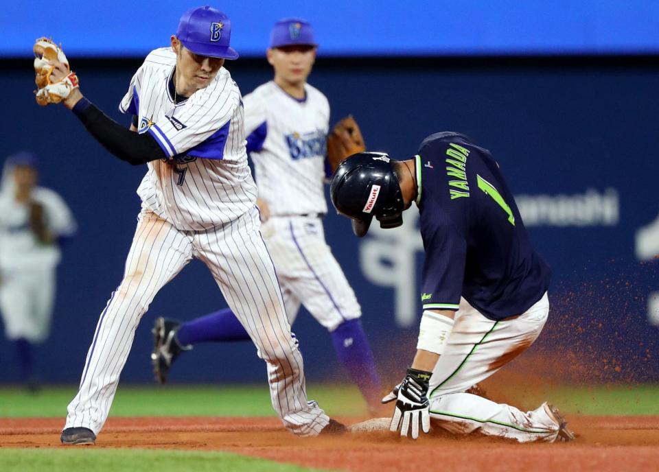 　４回、山田哲が二盗を決める