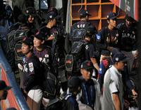 　台湾に降雨コールド負けを喫し、引き揚げるＵ１８日本代表ナイン（撮影・中田匡峻）