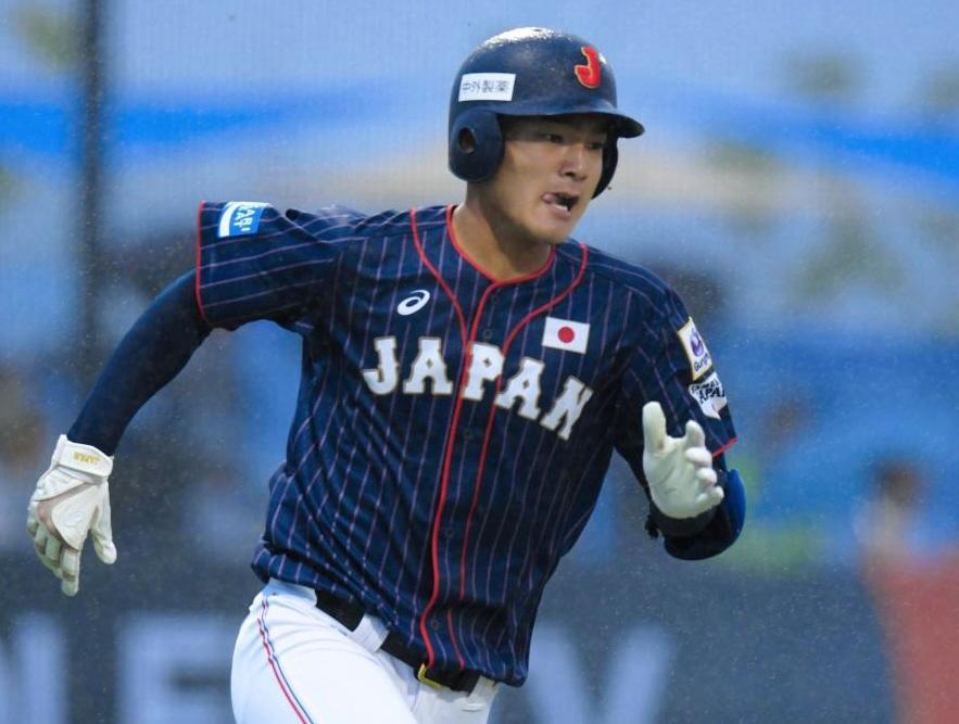 　１回、適時打を放つＵ１８日本代表・石川（撮影・中田匡峻）