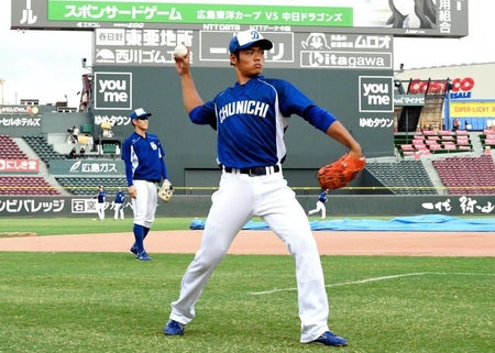 　１軍に合流し練習に汗を流す根尾（撮影・飯室逸平）