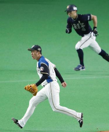 　５回、福田（奥）に右前適時打を打たれた斎藤