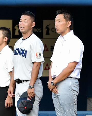 　２８日に解任が発表された横浜高・平田監督（左）と金子部長