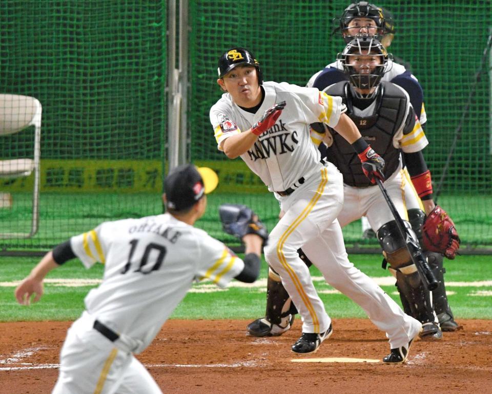 　シート打撃に取り組む内川