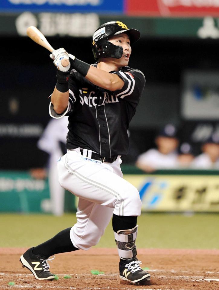 　３回、２ランを放つ中村晃