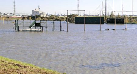 　台風１９号の影響で水没した戸田球場