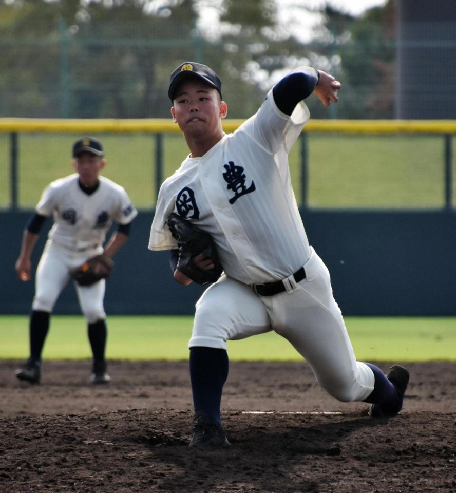 　１８１球の熱闘でチームを準決勝に導いた岡豊・田中