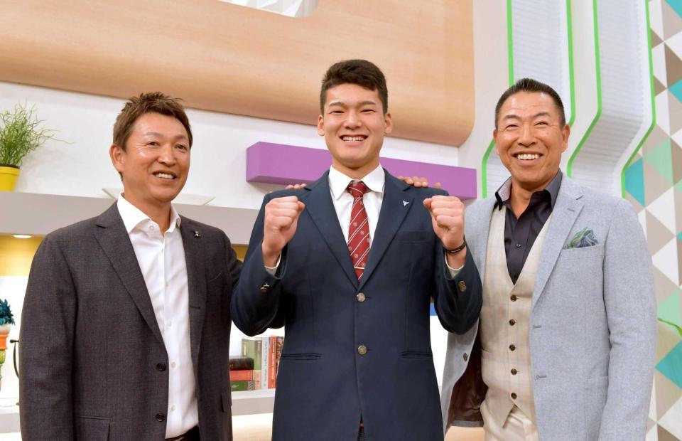 　（左から）立浪氏、東邦・石川、阪神・井上コーチ