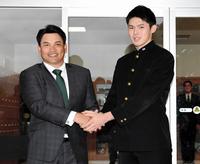 佐々木がロッテ・井口監督から指名挨拶、指揮官見て「オーラがあって