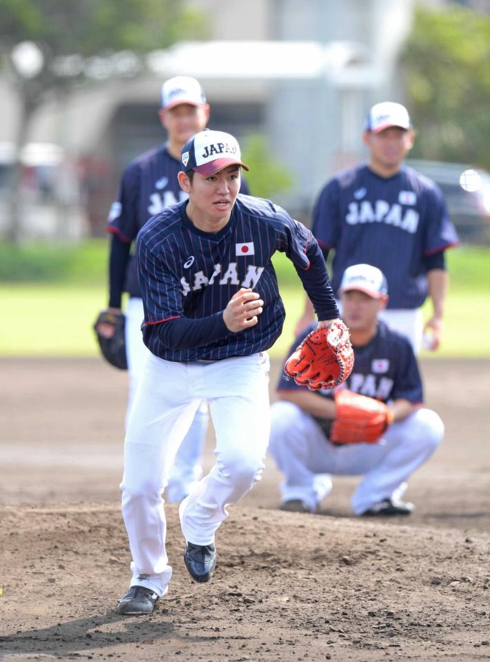 　侍ジャパンに合流し練習する高橋礼