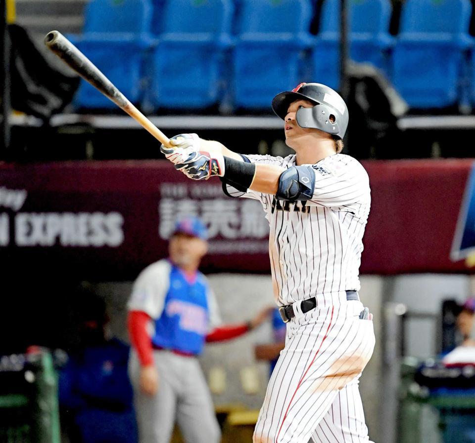 　３回、３ランを放つ鈴木