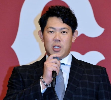 ポスティングシステムでのメジャー挑戦を表明する巨人・山口俊＝パレスホテル東京（撮影・村中拓久）