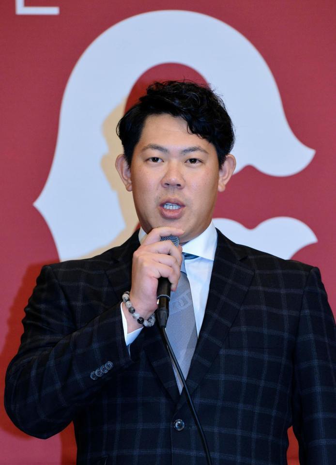 　ポスティングシステムでのメジャー挑戦を表明する巨人・山口俊＝パレスホテル東京