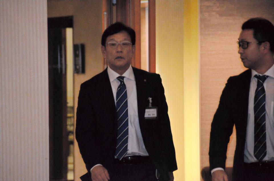 球団納会の会場に向かう栗山監督