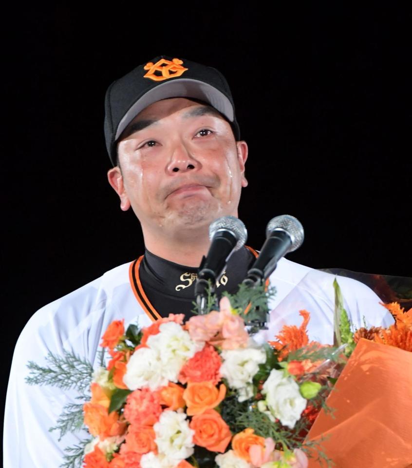 現役引退の巨人・阿部2軍監督 ファン感でも涙の引退セレモニー/野球