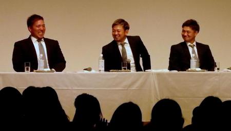 　トークショーで笑顔をみせる（左から）山川、森、佐藤