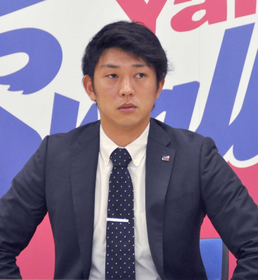 　７００万円ダウンの年俸３３００万円で契約更改したヤクルト・原