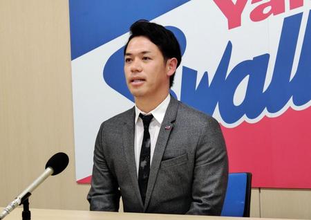 契約を更改し、今季を振り返るヤクルト・小川