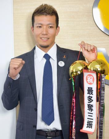 ソフトバンク千賀、３億円で更改１３勝で初の奪三振王