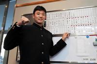 入寮するヤクルト・奥川恭伸＝埼玉県の寮（撮影・中田匡峻）