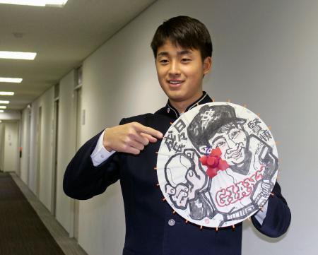 巨人の新人が入寮ドラフト１位の堀田は花巻傘持参